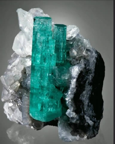 Emerlald crystal in host